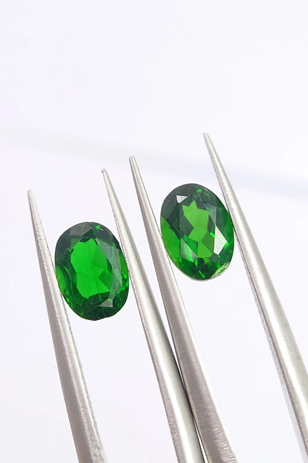 1.8ct Natural Chrome Diopside Oval Cut Loose Gemstone From Pakistan — view 3